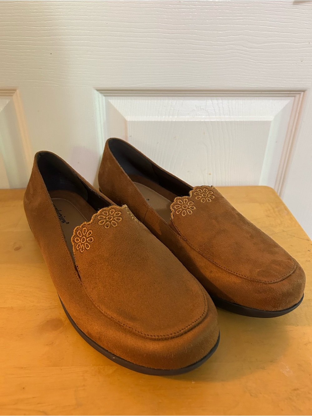 Comfortview brown flats, 12WW